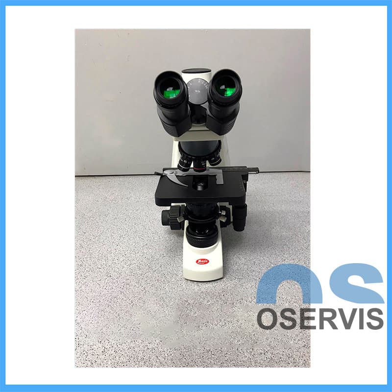 Microscopio clínico instalado por OSERVIS